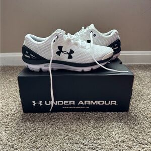 Under armor charge gemini size 8